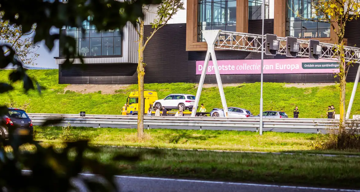 Schade bij aanrijding met meerdere voertuigen - Foto 1