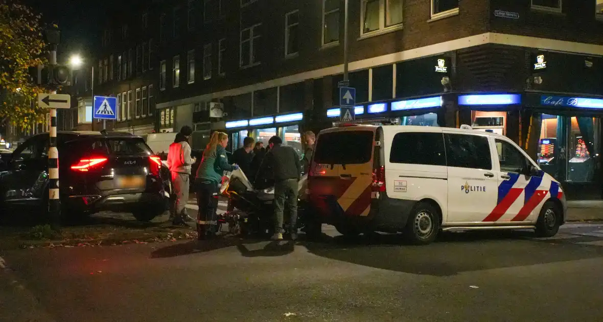 Bezorger gewond bij botsing tegen auto - Foto 4