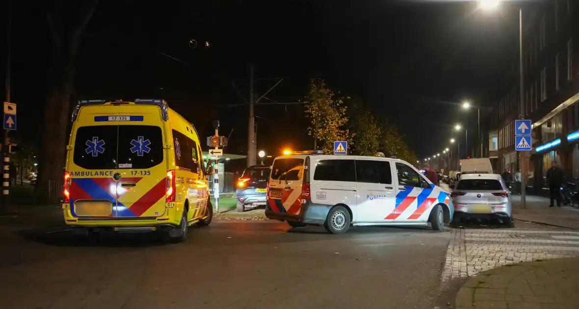 Bezorger gewond bij botsing tegen auto - Foto 6