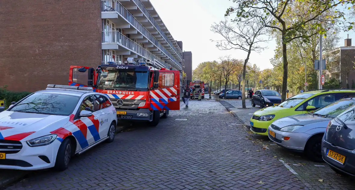 Brandweer ramt deur open wegens brand in flatwoning - Foto 2