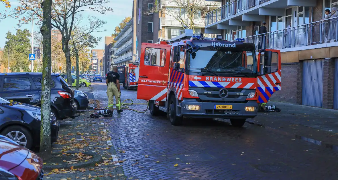 Brandweer ramt deur open wegens brand in flatwoning - Foto 4