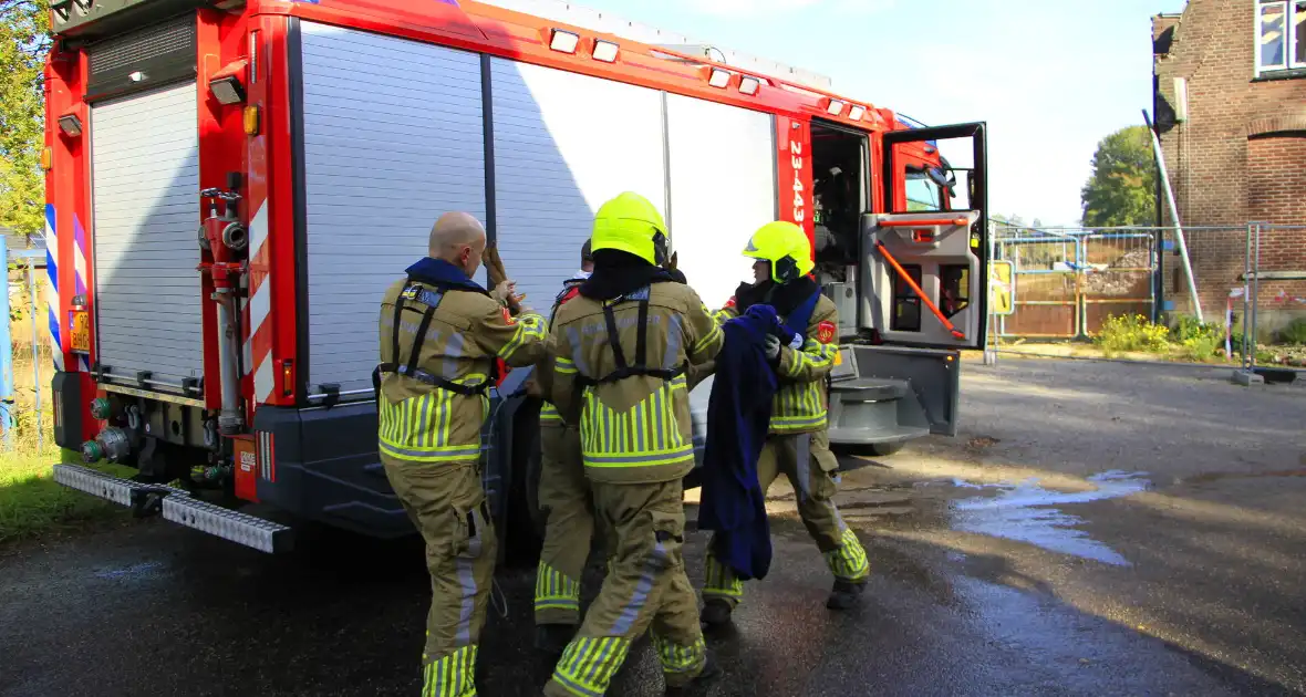 Brandweer zet alles op alles om hert te vangen - Foto 1