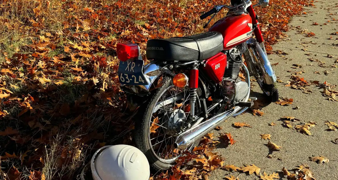 Vallende motorrijder geraakt door auto - Foto 2