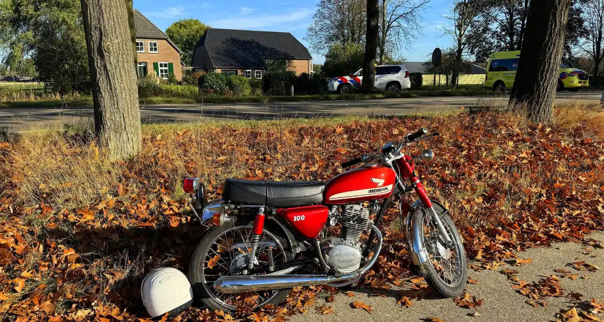 Vallende motorrijder geraakt door auto - Foto 3