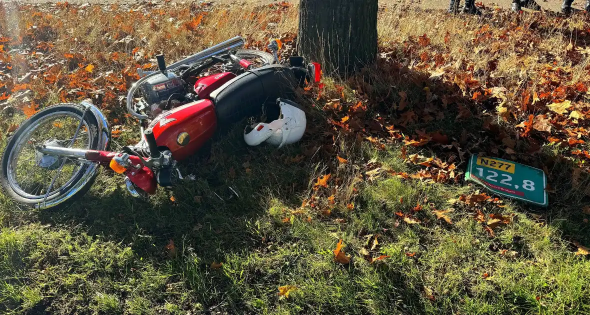 Vallende motorrijder geraakt door auto - Foto 5