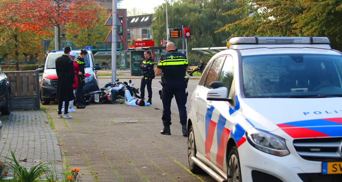 Vluchtende motorrijder komt ten val