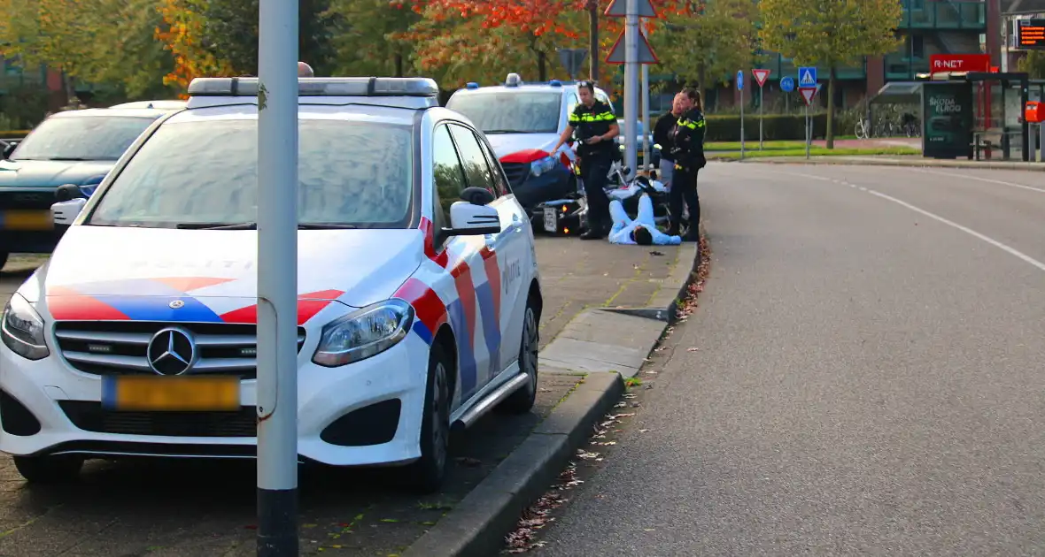 Vluchtende motorrijder komt ten val - Foto 2