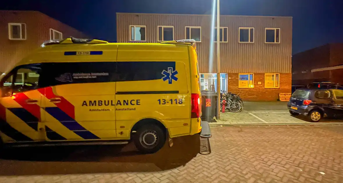 Persoon gewond na steekincident, politie doet onderzoek - Foto 2