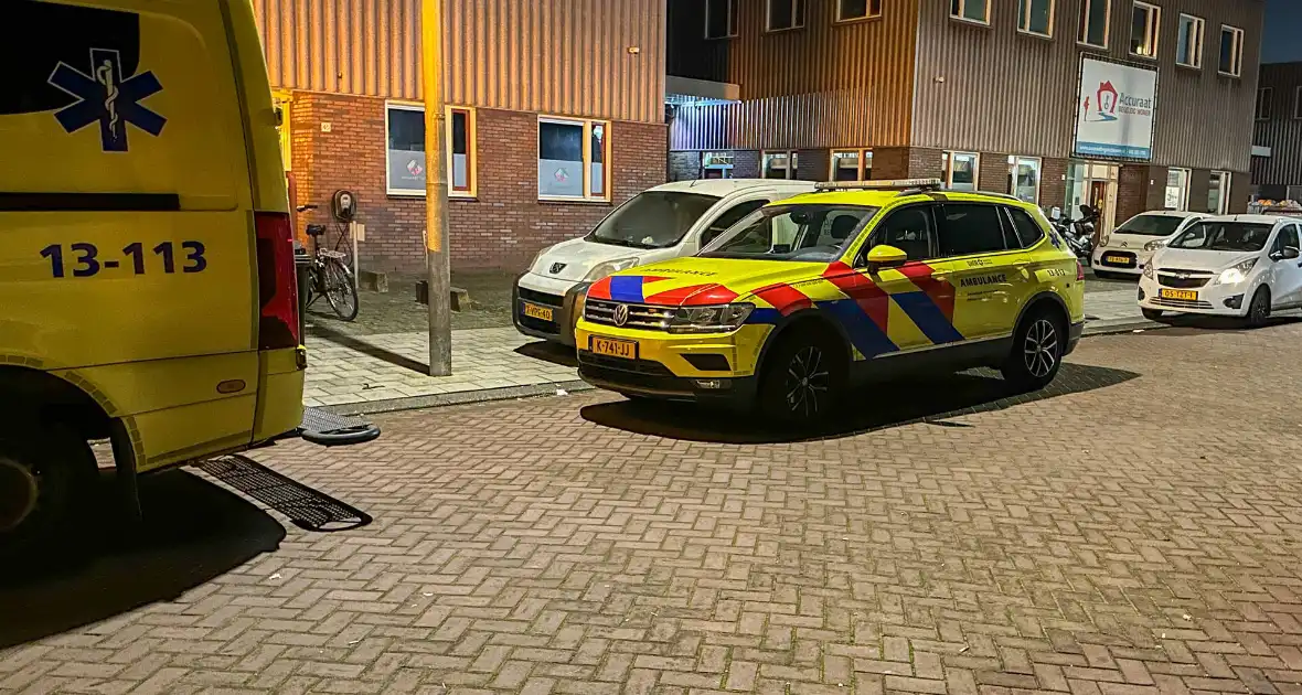 Persoon gewond na steekincident, politie doet onderzoek - Foto 3