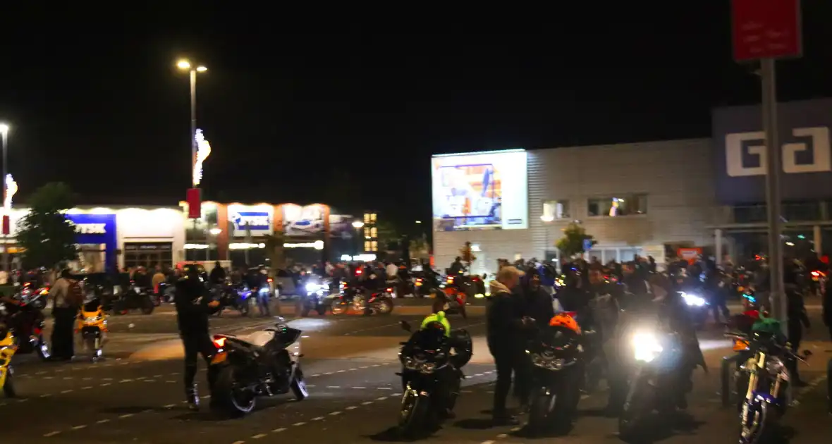 Veel politie aanwezig bij grote motor meeting - Foto 1