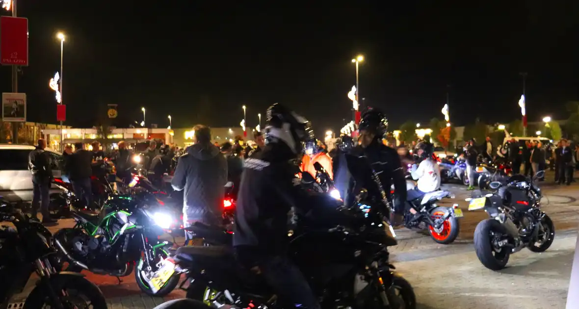 Veel politie aanwezig bij grote motor meeting - Foto 4