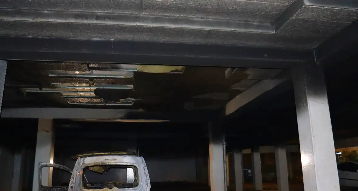 Woningen ontruimd door brand in parkeergarage - Foto 6