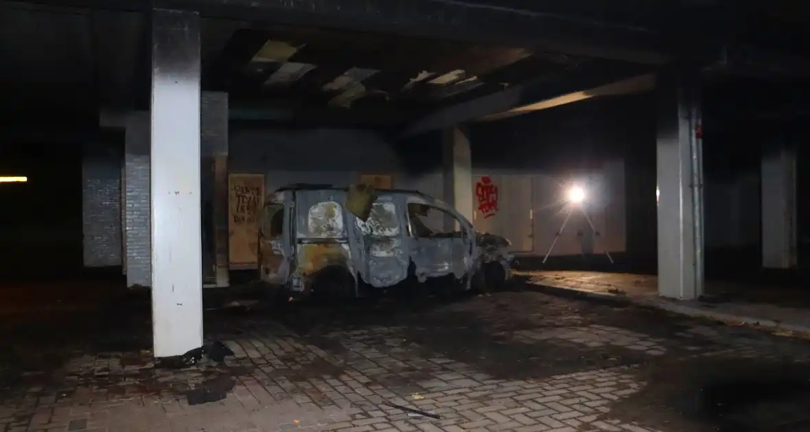 Woningen ontruimd door brand in parkeergarage - Foto 8