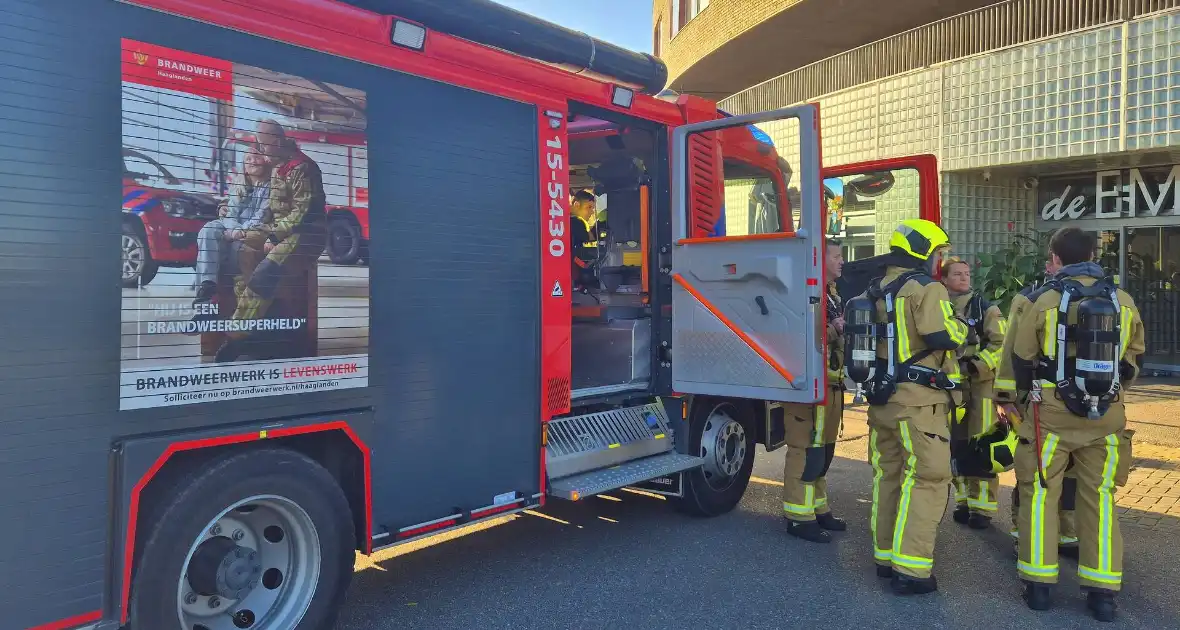 Brandweer doet onderzoek naar gaslucht, supermarkt ontruimd - Foto 2