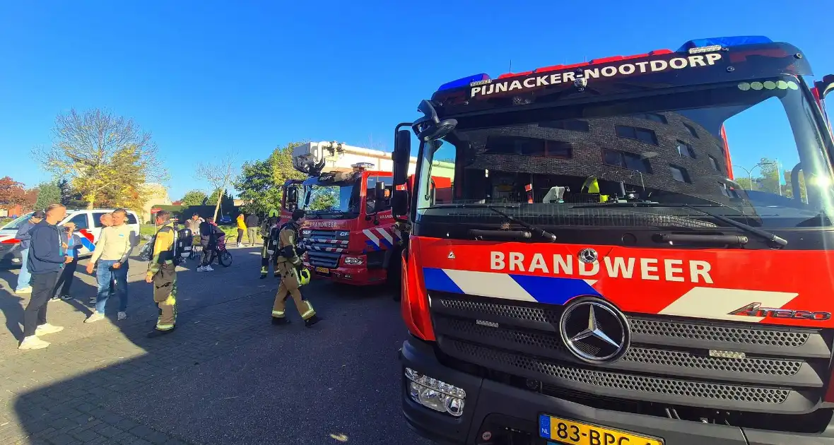 Brandweer doet onderzoek naar gaslucht, supermarkt ontruimd - Foto 4