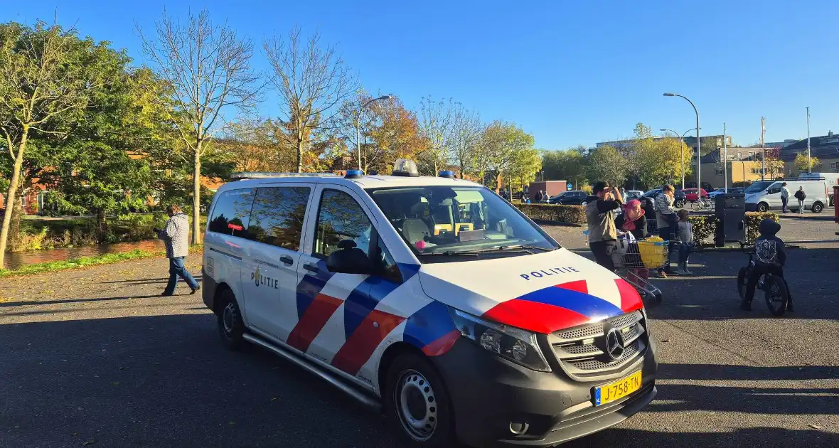 Brandweer doet onderzoek naar gaslucht, supermarkt ontruimd - Foto 5