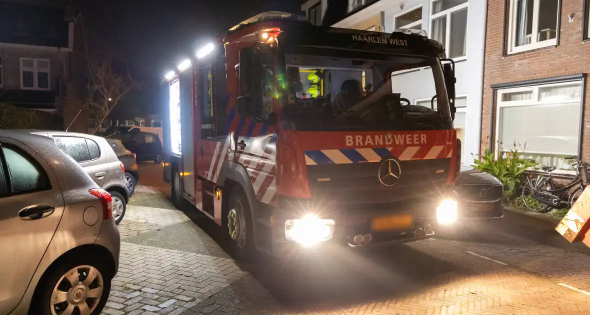 Muur zwartgeblakerd na explosie voor woning - Foto 1