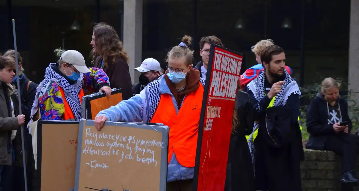 Pro Palestina demonstratie bij Nijmeegse Universiteit - Foto 1