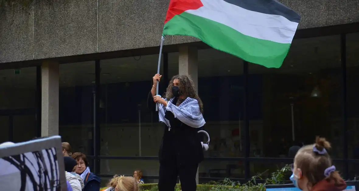 Pro Palestina demonstratie bij Nijmeegse Universiteit - Foto 3