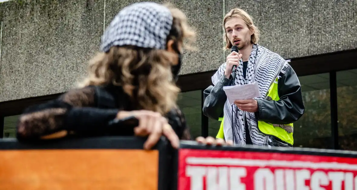 Pro Palestina demonstratie bij Nijmeegse Universiteit - Foto 6