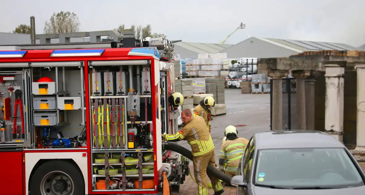 Zeer grote brand bij coatingbedrijf - Foto 2