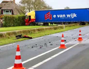 Zwaargewonde bij frontale aanrijding tussen vrachtwagen en personenauto