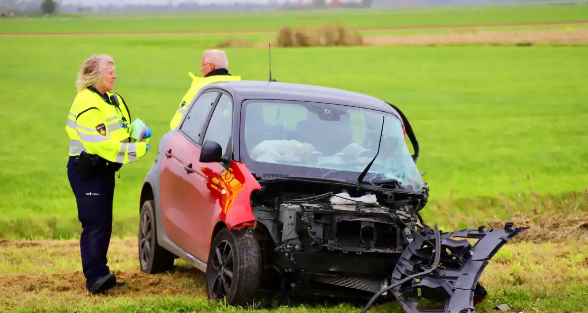 Zwaargewonde bij frontale aanrijding tussen vrachtwagen en personenauto - Foto 8