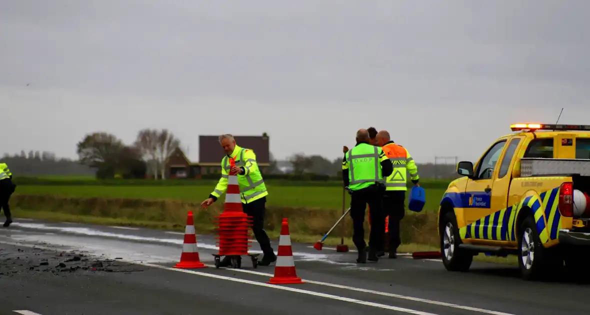 Zwaargewonde bij frontale aanrijding tussen vrachtwagen en personenauto - Foto 9