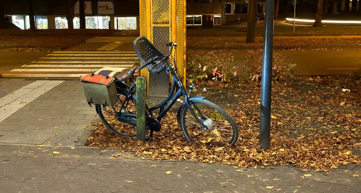 Voorbijgangers treffen gevallen fietser aan