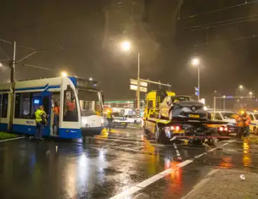 Tram ontspoord na aanrijding met personenauto