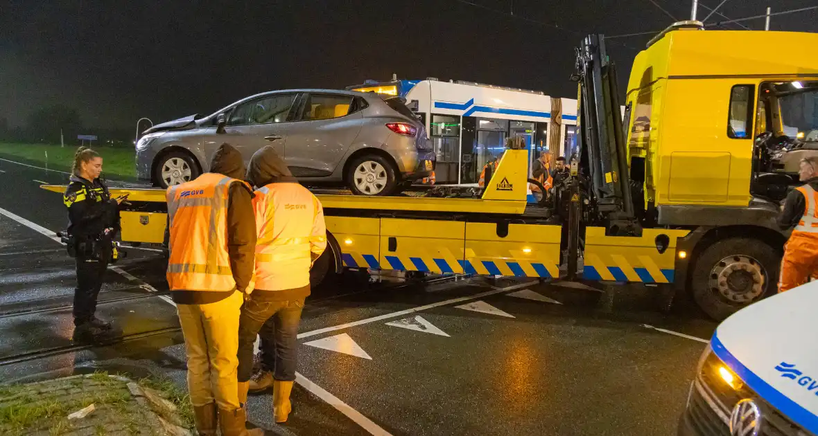 Tram ontspoord na aanrijding met personenauto - Foto 1