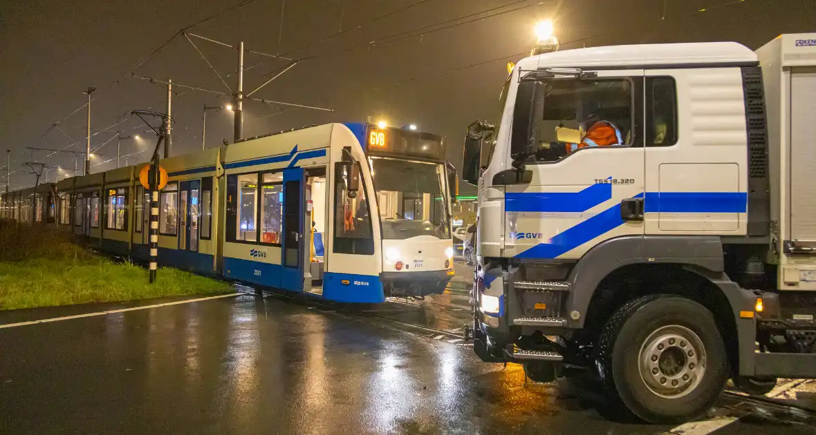 Tram ontspoord na aanrijding met personenauto - Foto 9