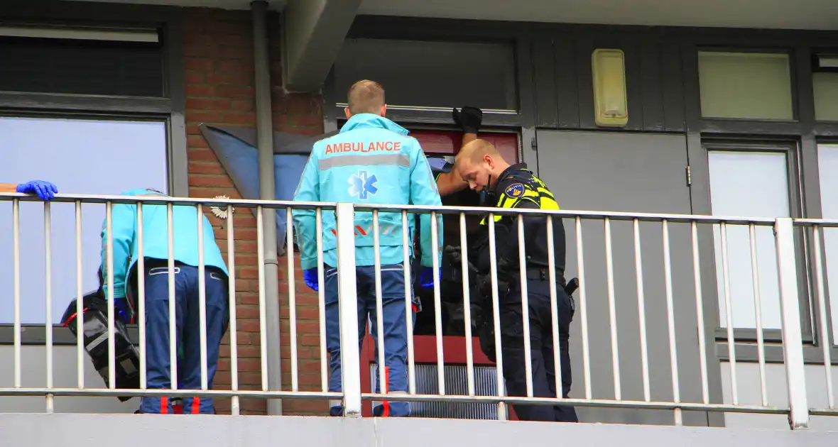 Politie ramt woning open voor ambulancedienst - Foto 1