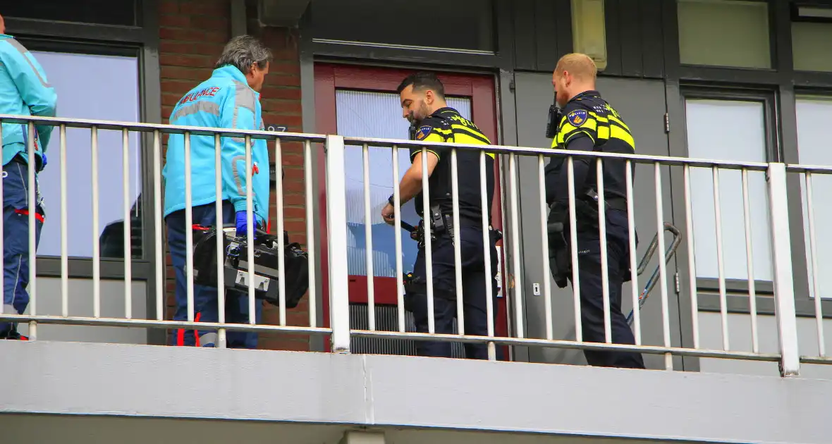 Politie ramt woning open voor ambulancedienst - Foto 3