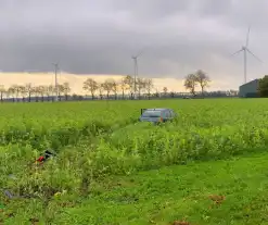 Auto eindigt in weiland na ongeval