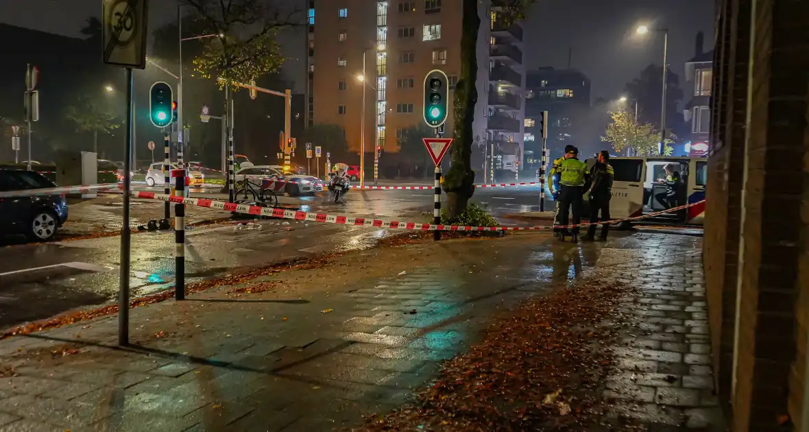 Zwaargewonden bij ernstige aanrijding tussen bestelbus en scooter - Foto 2