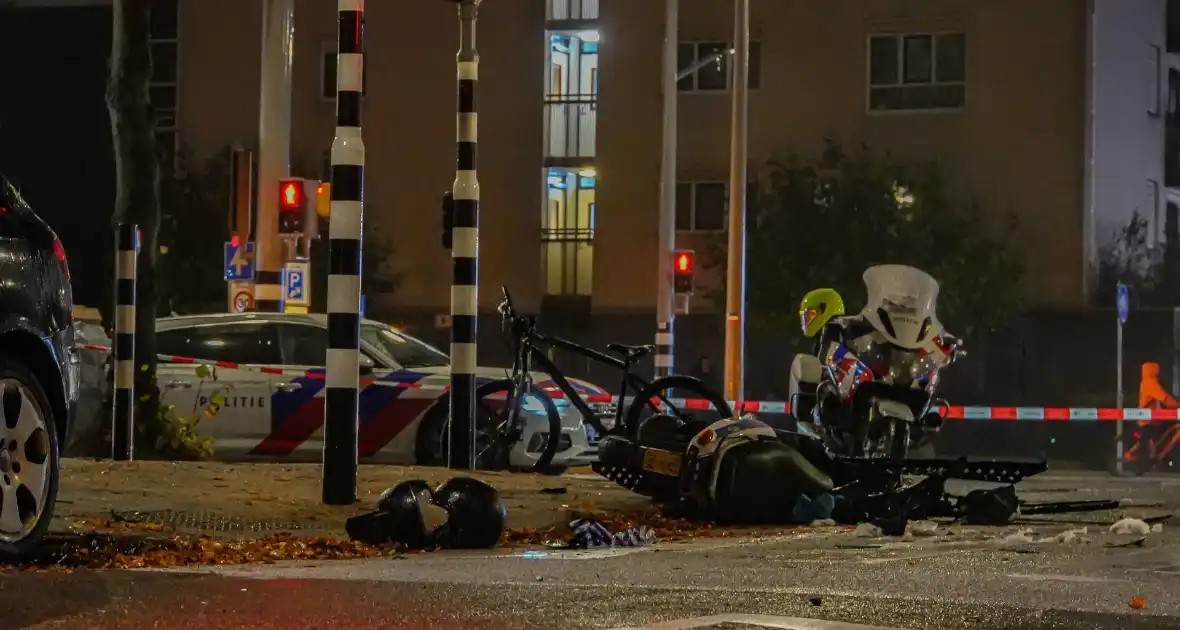 Zwaargewonden bij ernstige aanrijding tussen bestelbus en scooter - Foto 3