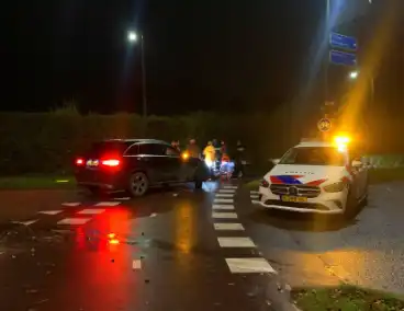 Motorrijder komt ten val en raakt tegemoetkomende auto