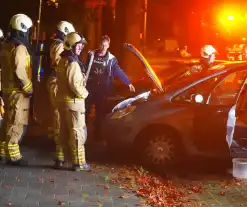 Buurtbewoners weten autobrand onder controle te krijgen