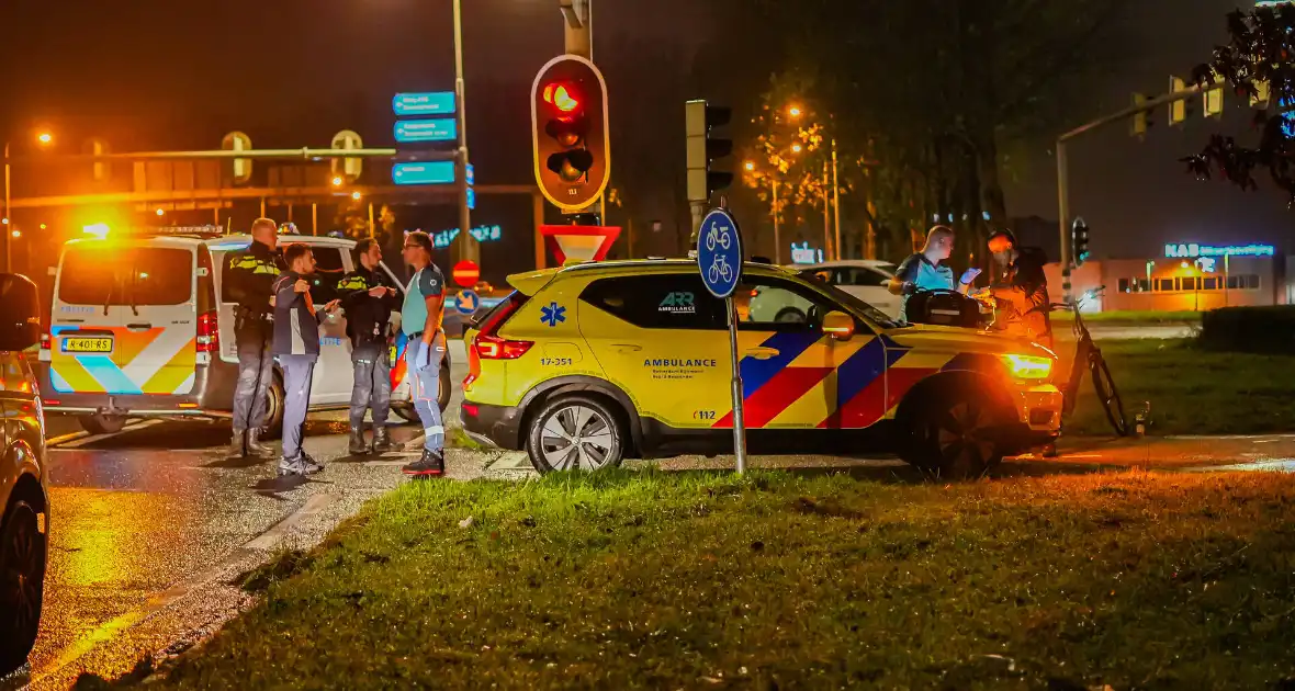 Fietser gewond aan gezicht na aanrijding