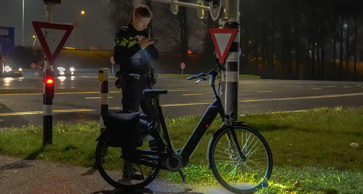 Fietser gewond aan gezicht na aanrijding - Foto 3