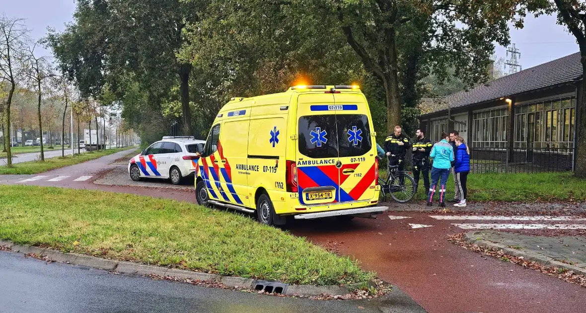 Automobilist en fietser botsen automobilist rijdt door