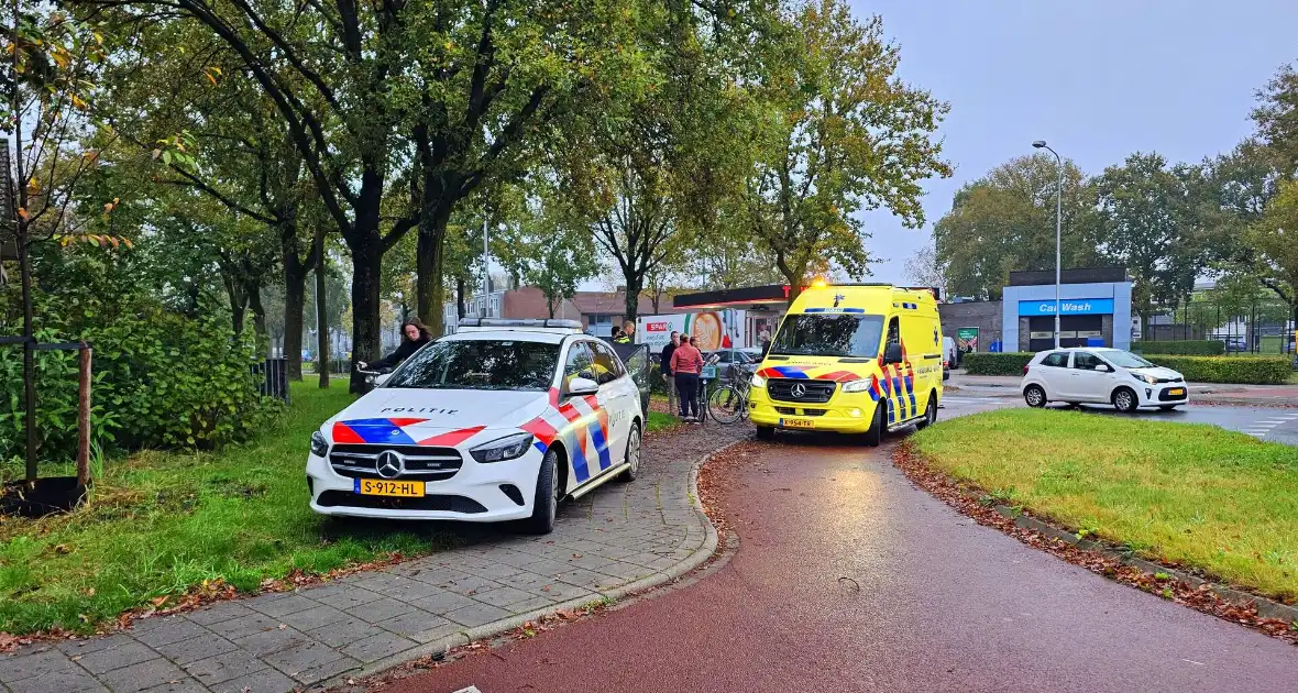 Automobilist en fietser botsen automobilist rijdt door - Foto 1