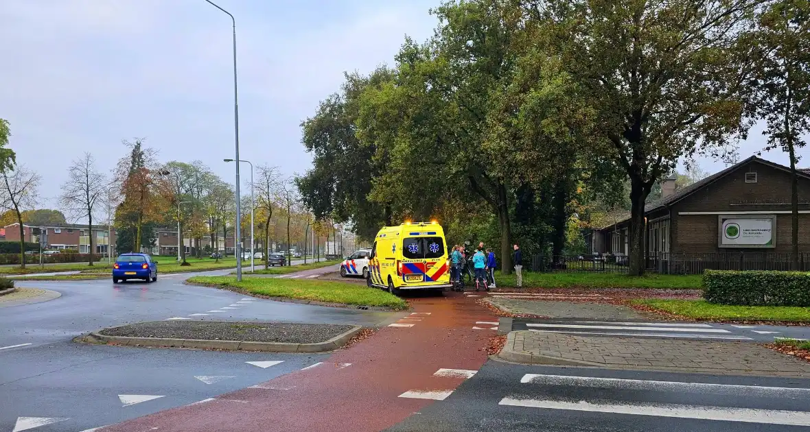 Automobilist en fietser botsen automobilist rijdt door - Foto 2