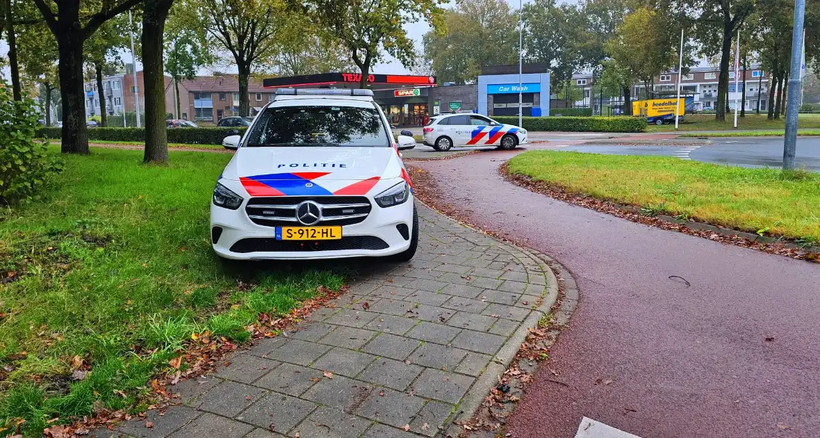 Automobilist en fietser botsen automobilist rijdt door - Foto 3