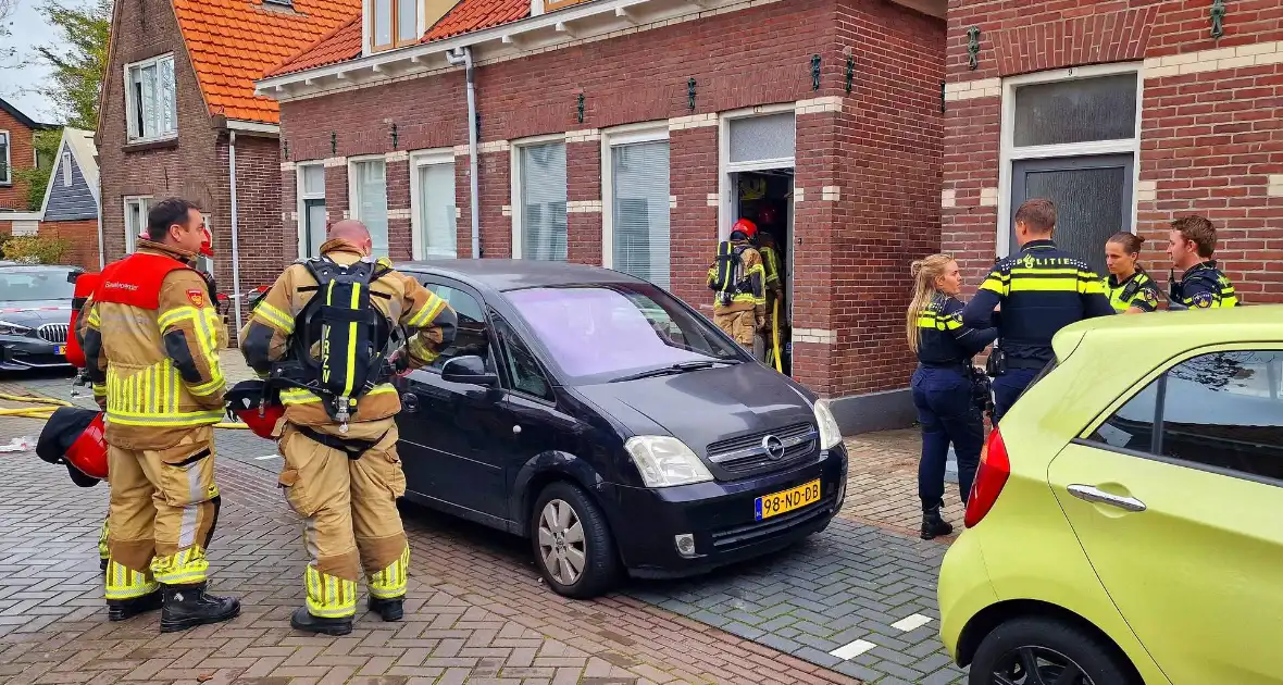 Bewoner probeert hulpdiensten te weren na brandmelding - Foto 4