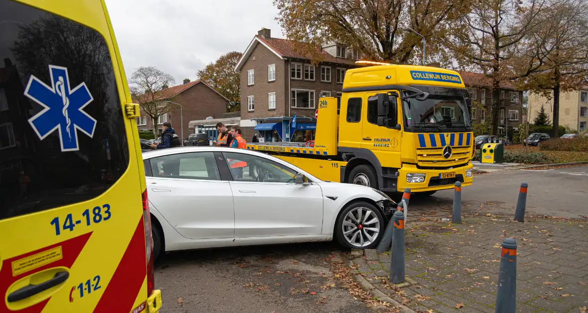 Ongeval op drukke kruising leidt tot discussie over voorrang - Foto 4