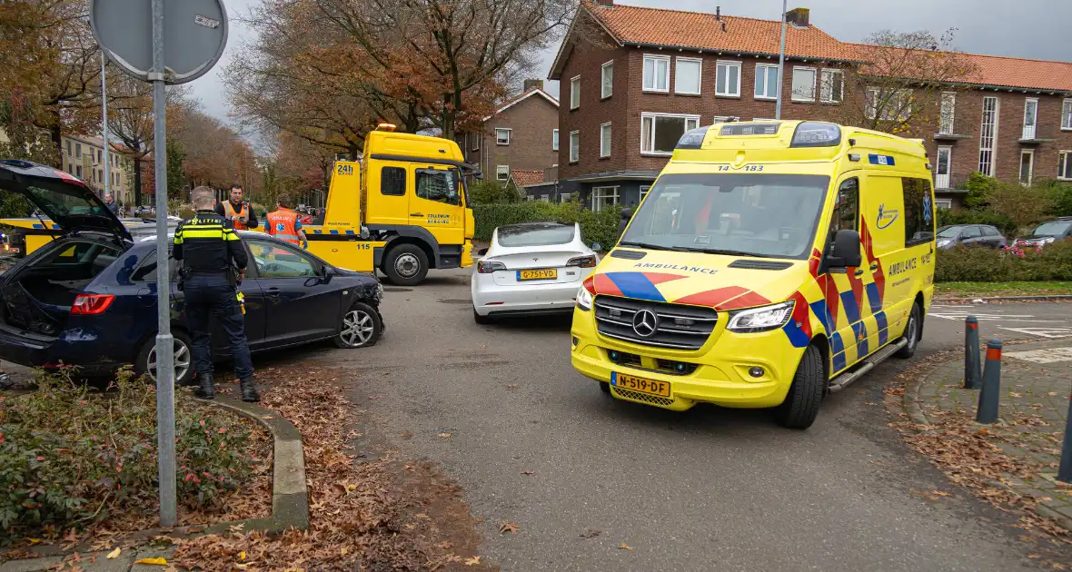 Ongeval op drukke kruising leidt tot discussie over voorrang - Foto 5