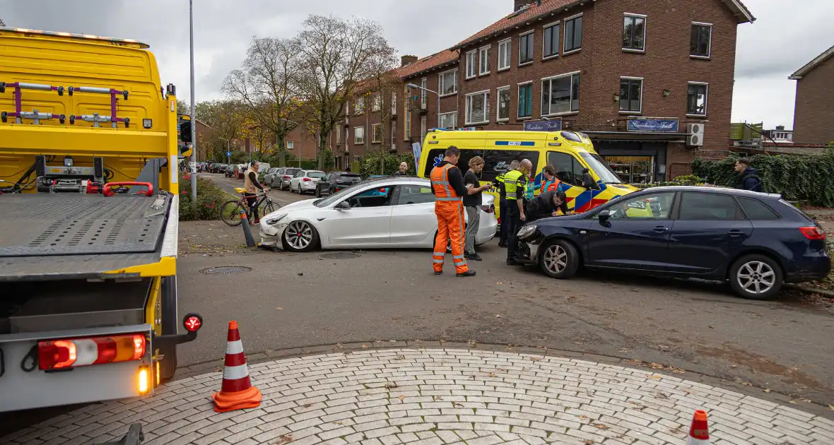 Ongeval op drukke kruising leidt tot discussie over voorrang - Foto 7