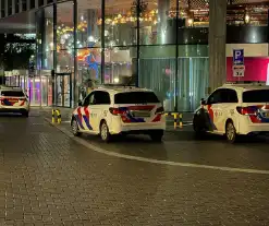 Gewonde door steekpartij met glas in hotelkamer